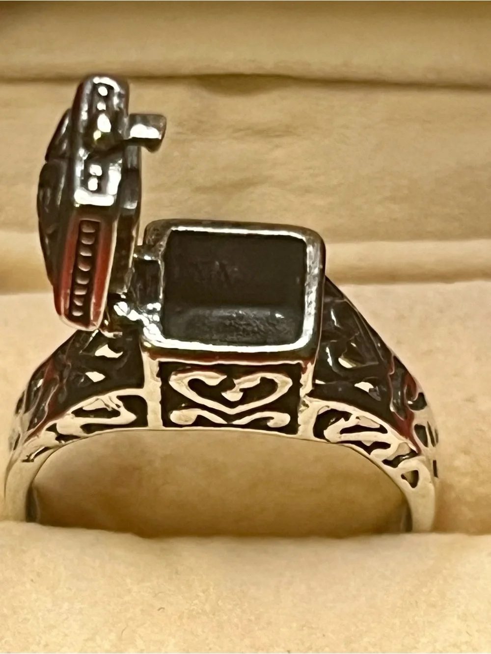 Sterling Silver Poison Ring Secret Compartment Hinged Size 8